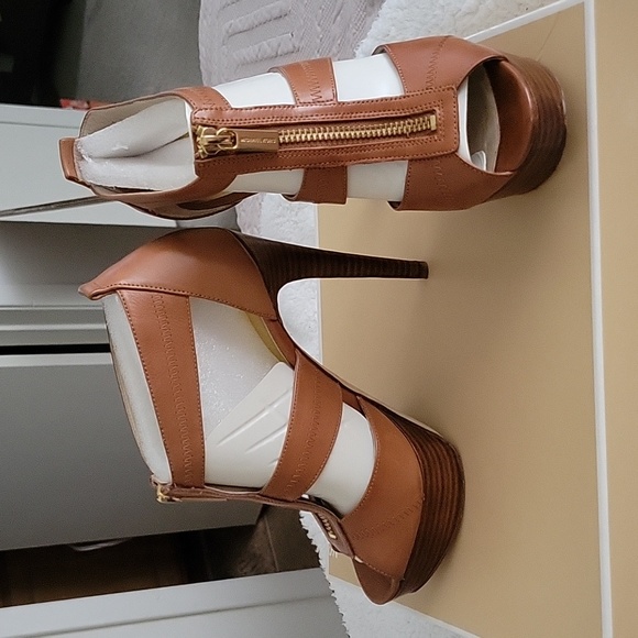 Shoes - Picture 1 of 4
